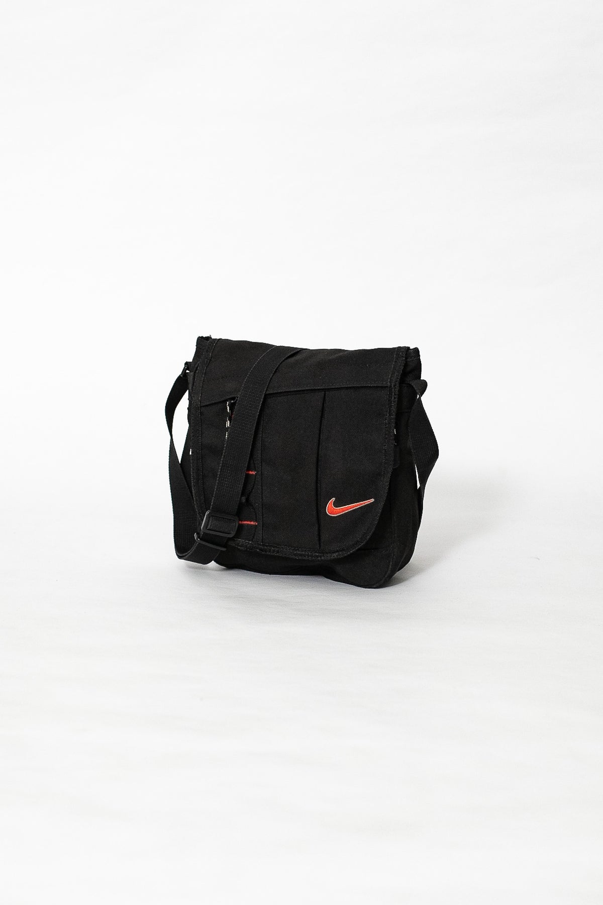 00s Nike Shoulder Bag