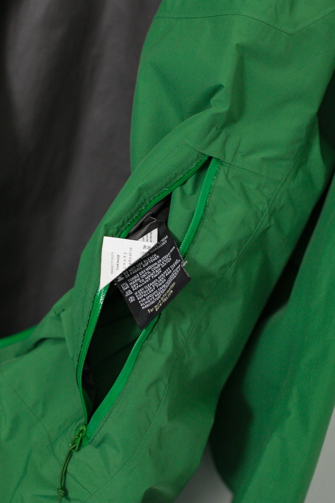 Arc'teryx Beta SL Gore-Tex Paclite Shell Jacket (M) – Stocked Vintage