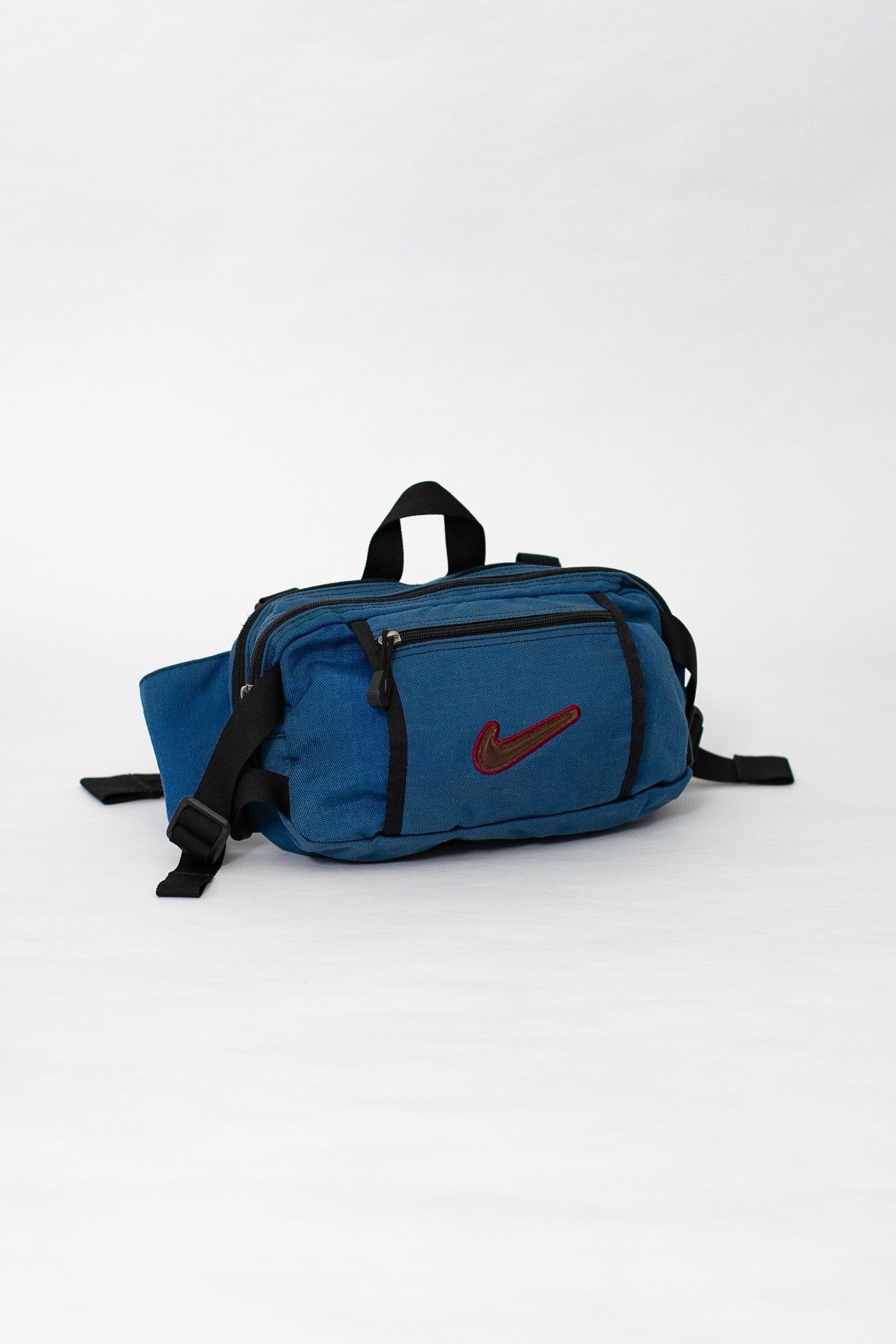 Waist best sale pouch nike